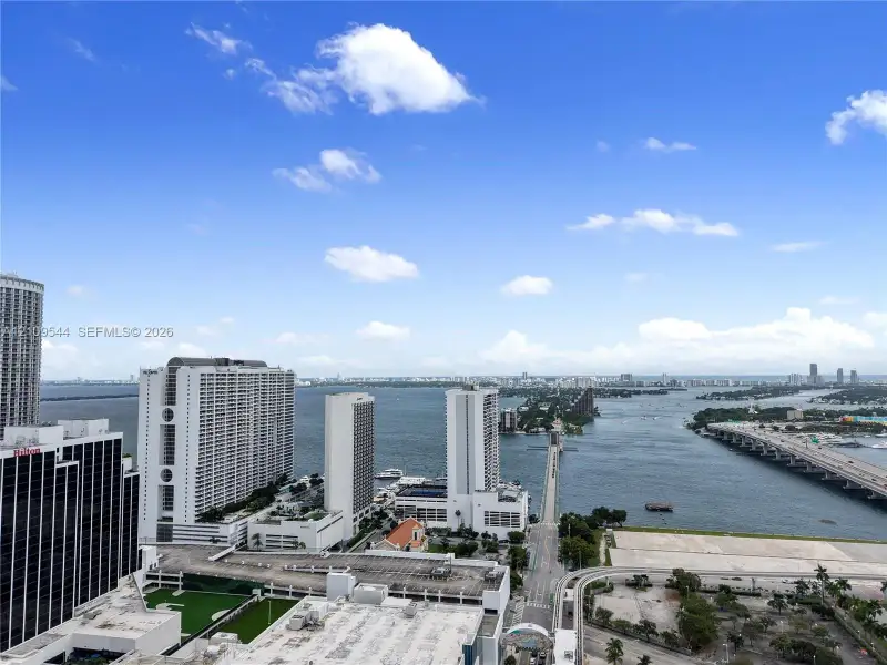 Condo located in Miami, FL showcasing its design and architecture (Image 3).