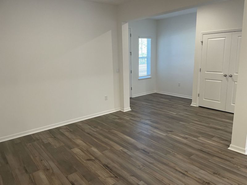 Spacious, unfurnished interior of a new home in Royal Highlands, Weeki Wachee (Image 15).