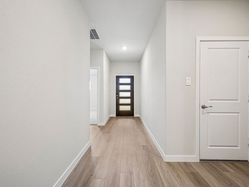 Spacious, unfurnished interior of a new home in Parks at Foster Crossing - Premier Series, Anna (Image 9). Spacious, unfurnished interior of a new home in Parks at Foster Crossing - Premier Series, Anna (Image 9).