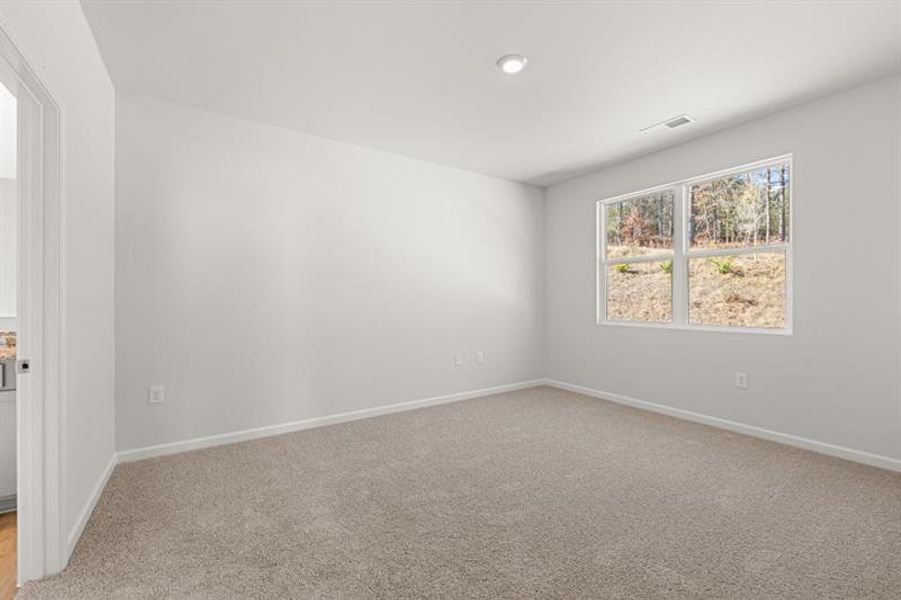 Spacious, unfurnished interior of a new home in Northwoods at Mirror Lake, Villa Rica (Image 36).