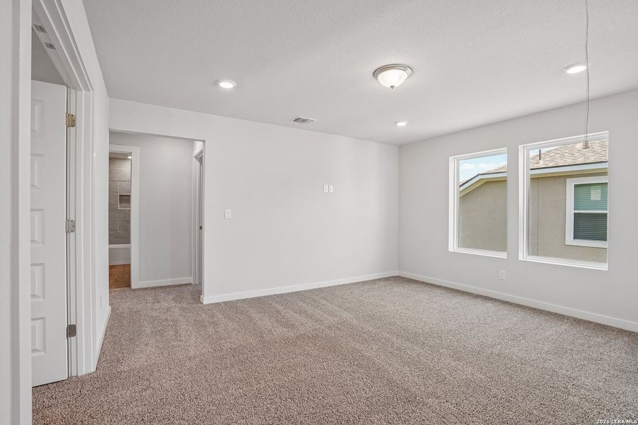 Spacious, unfurnished interior of a new home in August Fields, New Braunfels (Image 33).