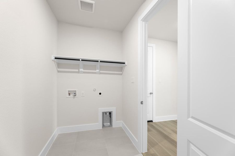Spacious, unfurnished interior of a new home in Painted Tree, McKinney (Image 26). Spacious, unfurnished interior of a new home in Painted Tree, McKinney (Image 26).