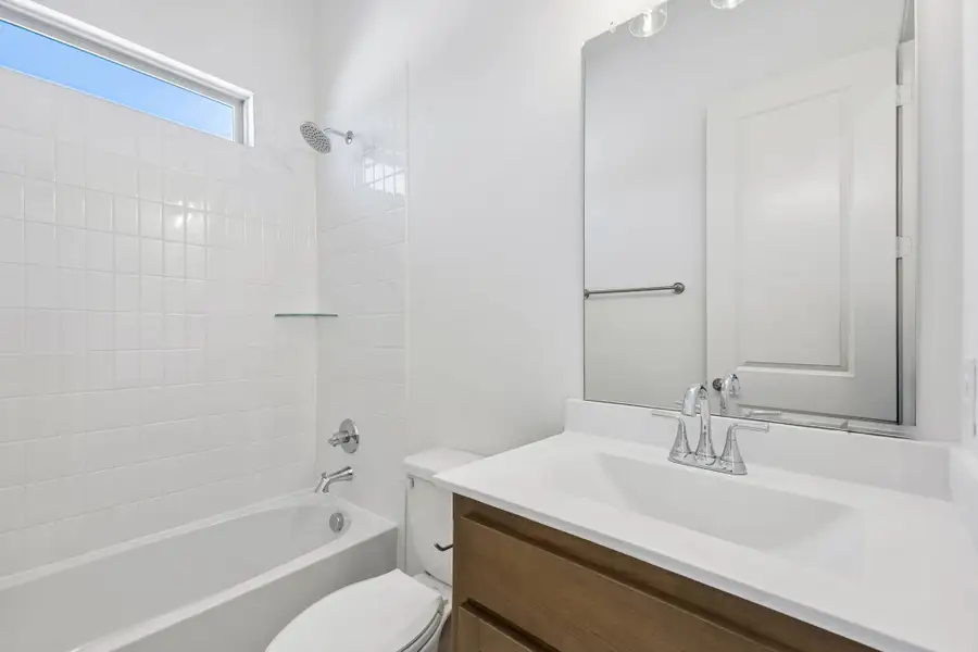 Furnished interior view inside a new home in Sheppard's Place, Waxahachie (Image 13).