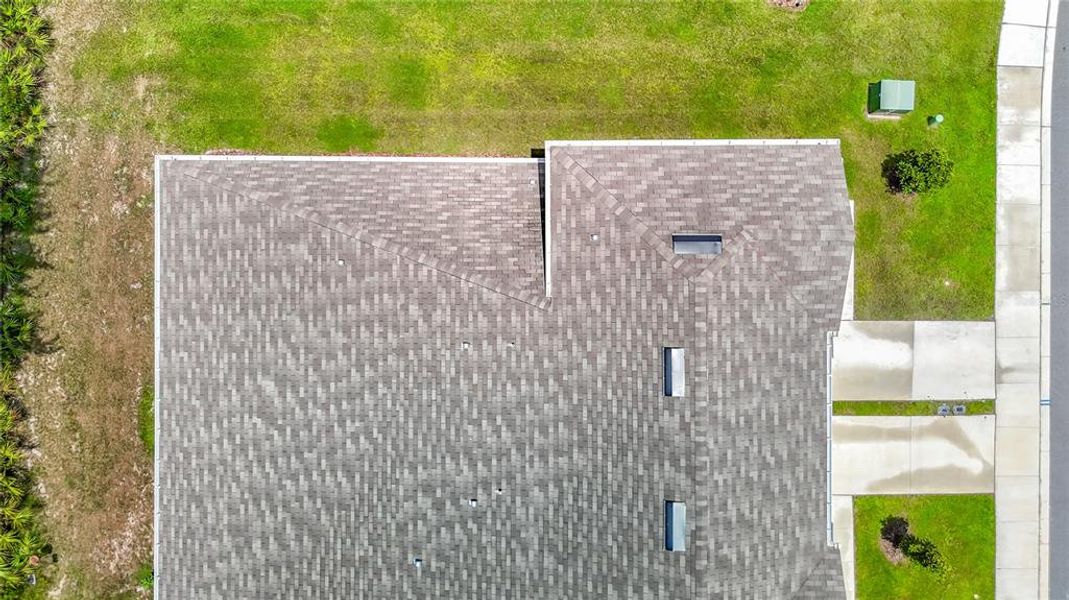 Exterior details and patio area of a home in , New Port Richey (Image 27).