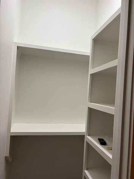 Spacious, unfurnished interior of a new home in , Granbury (Image 11).