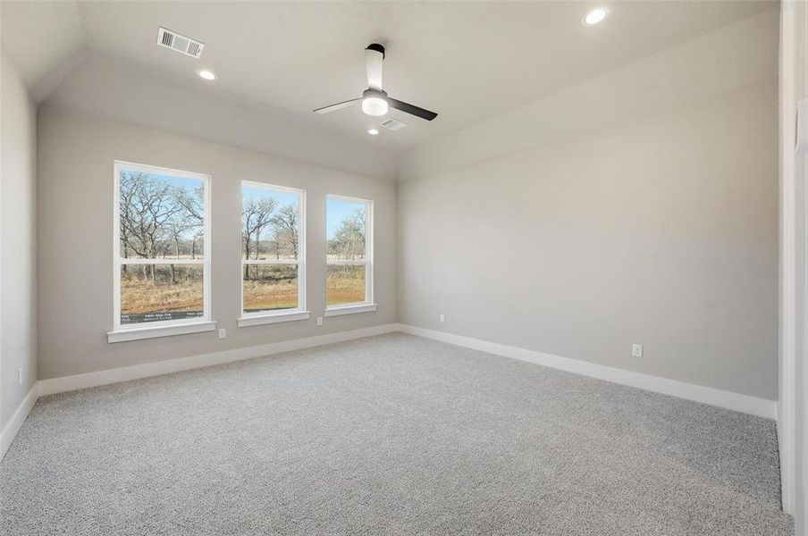 Spacious, unfurnished interior of a new home in Escondido Ranches, Poolville (Image 33).