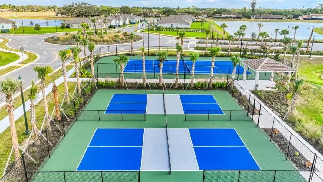 Community amenities in Central Parc, North Port (Image 14).