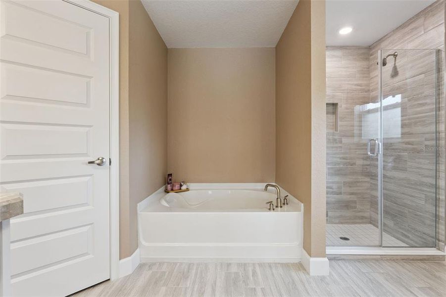 Furnished interior view inside a new home in Royal Highlands, Weeki Wachee (Image 14).