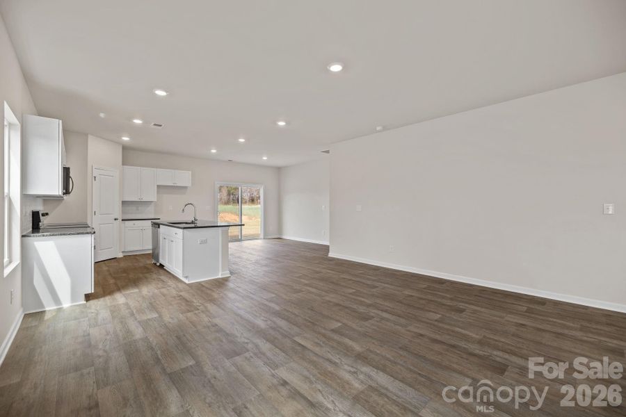 Spacious, unfurnished interior of a new home in Richburg Meadows, Richburg (Image 6).