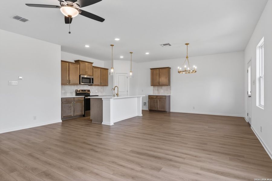 Spacious, unfurnished interior of a new home in Hennersby Hollow, San Antonio (Image 14). Spacious, unfurnished interior of a new home in Hennersby Hollow, San Antonio (Image 14).