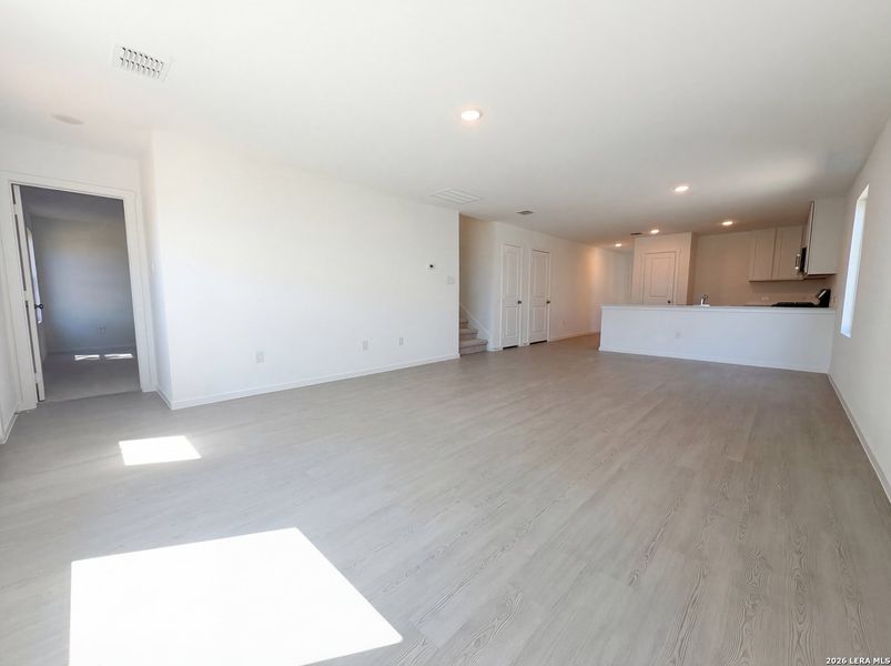 Spacious, unfurnished interior of a new home in Hunters Ranch, San Antonio (Image 15).