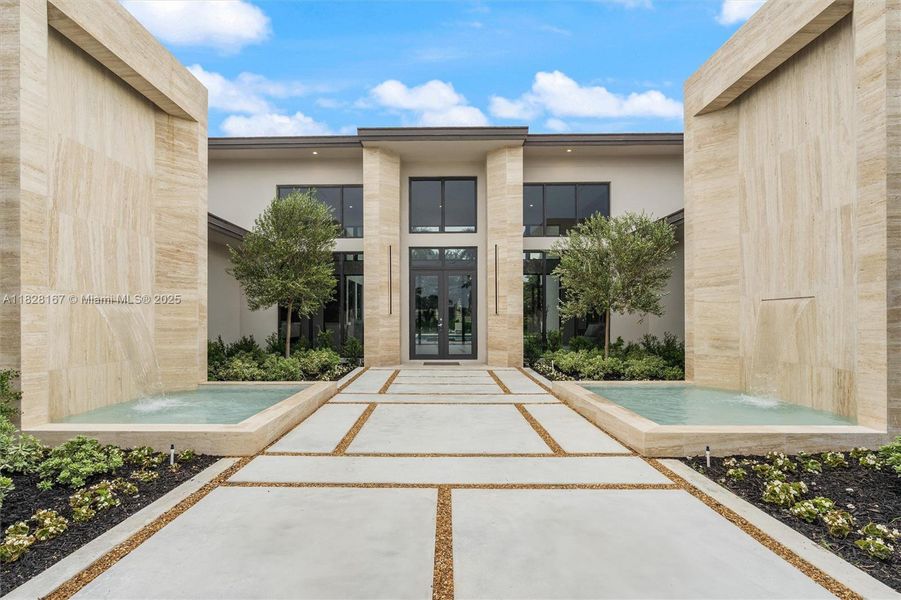 Exterior details and patio area of a home in , Davie (Image 35).