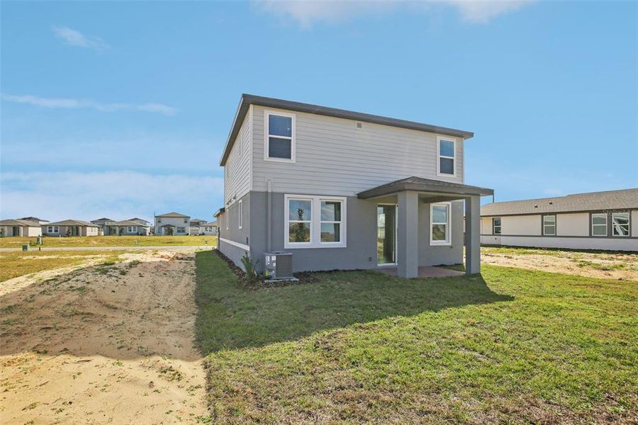 Exterior details and patio area of a home in , Lake Alfred (Image 4).