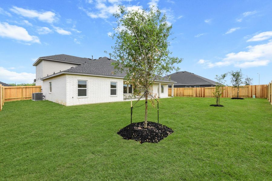 Exterior details and patio area of a home in Riverside Estates, Baytown (Image 3).