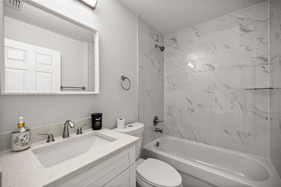 Furnished interior view inside a new home in , Dunnellon (Image 7).