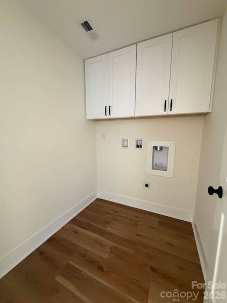 Spacious, unfurnished interior of a new home in , Salisbury (Image 10).