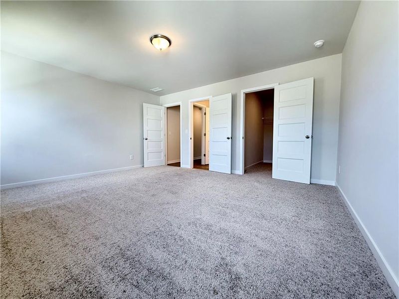 Spacious, unfurnished interior of a new home in Ponderosa Farms Reserve, Gainesville (Image 40).