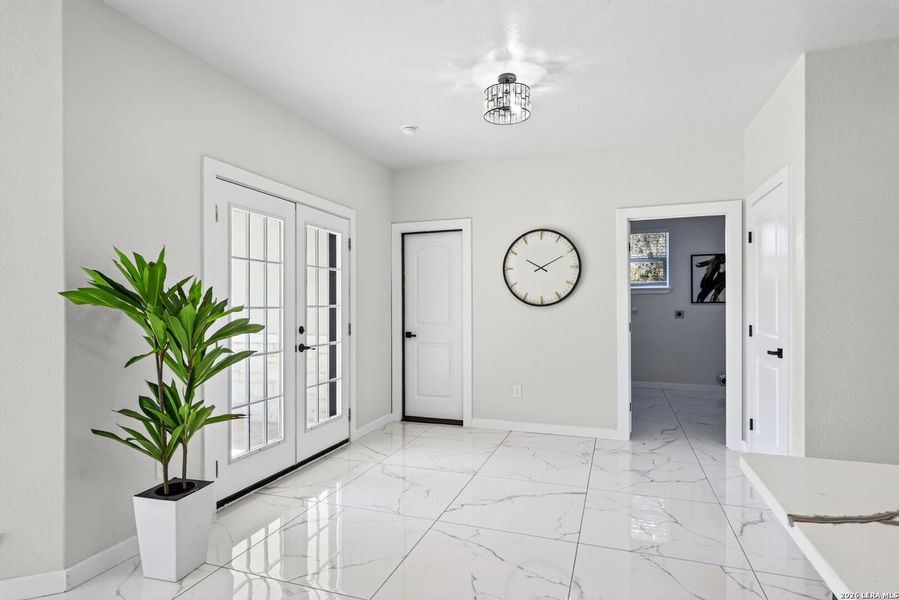 Spacious, unfurnished interior of a new home in , Natalia (Image 27).