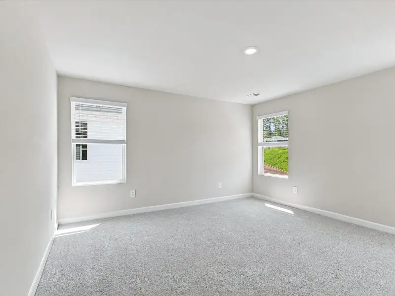 Spacious, unfurnished interior of a new home in Creek Ridge - Heritage Collection, Spartanburg (Image 15).