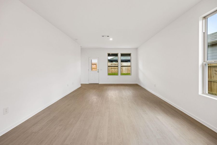 Spacious, unfurnished interior of a new home in Mavera, Conroe (Image 19).
