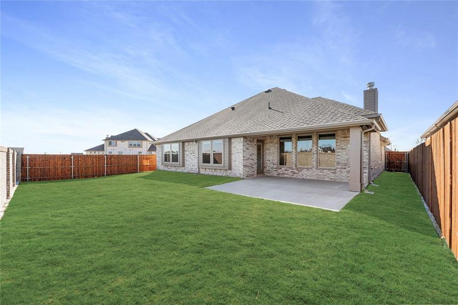 Exterior details and patio area of a home in Villages of Walnut Grove, Midlothian (Image 23).