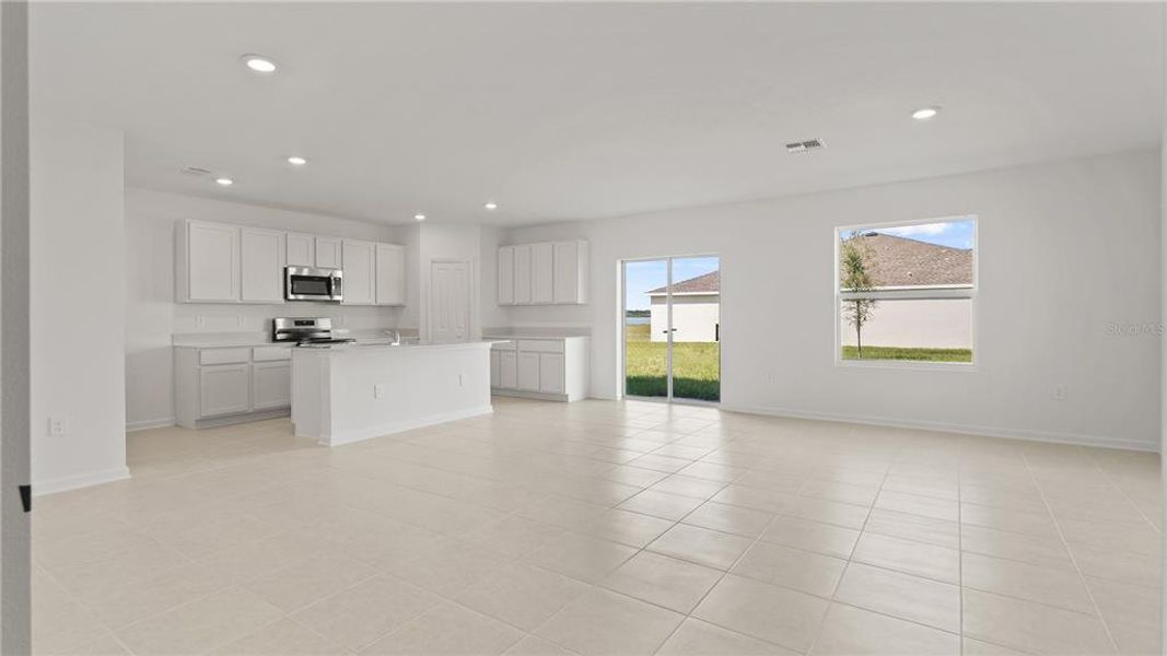 Spacious, unfurnished interior of a new home in , Eustis (Image 7).