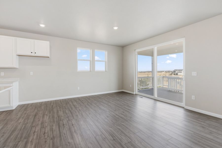 Spacious, unfurnished interior of a new home in The Aurora Highlands, Aurora (Image 12).