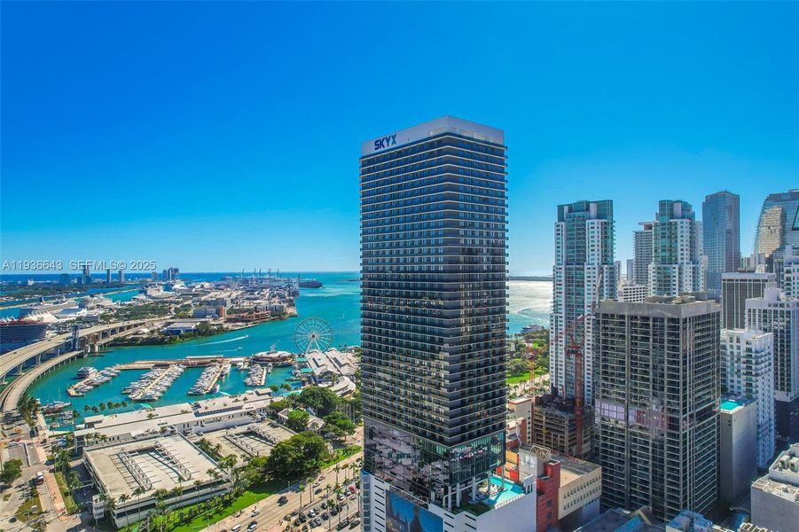 Condo located in Miami, FL showcasing its design and architecture (Image 30).