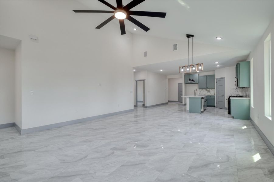 Beautiful open floor plan Beautiful open floor plan