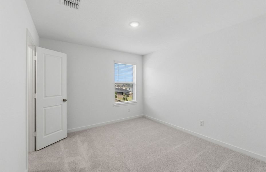 Spacious, unfurnished interior of a new home in Sunfield, Buda (Image 39).