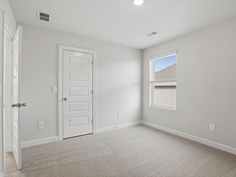 Spacious, unfurnished interior of a new home in Brayfield Manor - Signature Collection, Wellford (Image 19).