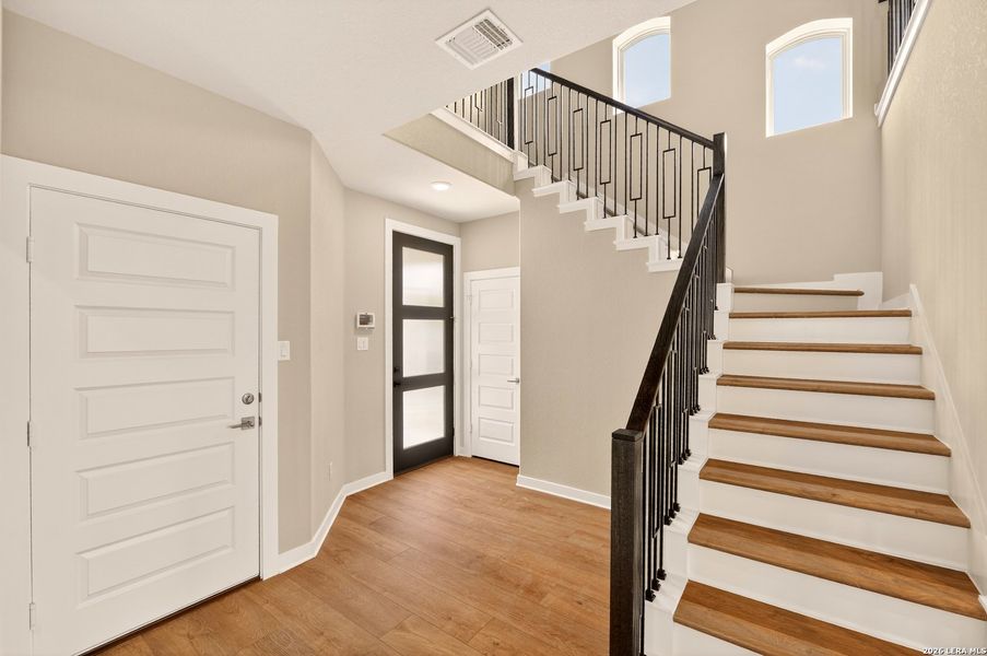 Spacious, unfurnished interior of a new home in Trilogy Grove, San Antonio (Image 6).