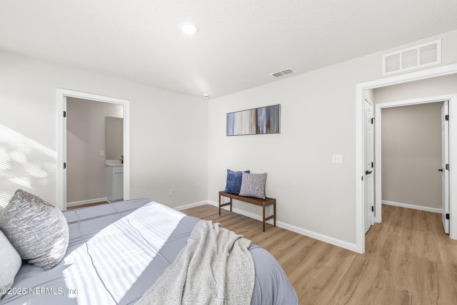 Furnished interior view inside a new home in , Middleburg (Image 14).