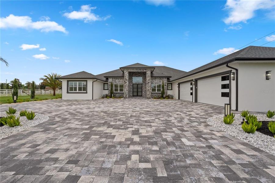 Exterior details and patio area of a home in , Eustis (Image 35).