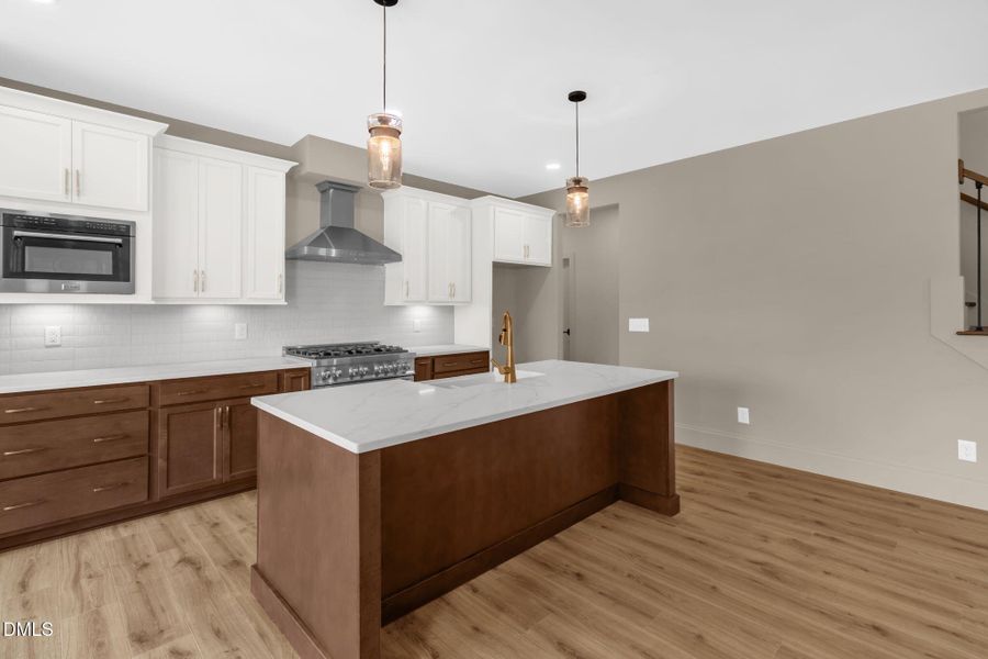 18-web-or-mls-8810 Rudy Dr-17