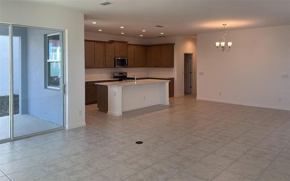 Spacious, unfurnished interior of a new home in Eagletail Landings, Howey-in-the-Hills (Image 7). Spacious, unfurnished interior of a new home in Eagletail Landings, Howey-in-the-Hills (Image 7).