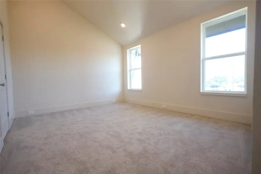 Spacious, unfurnished interior of a new home in , Houston (Image 16).