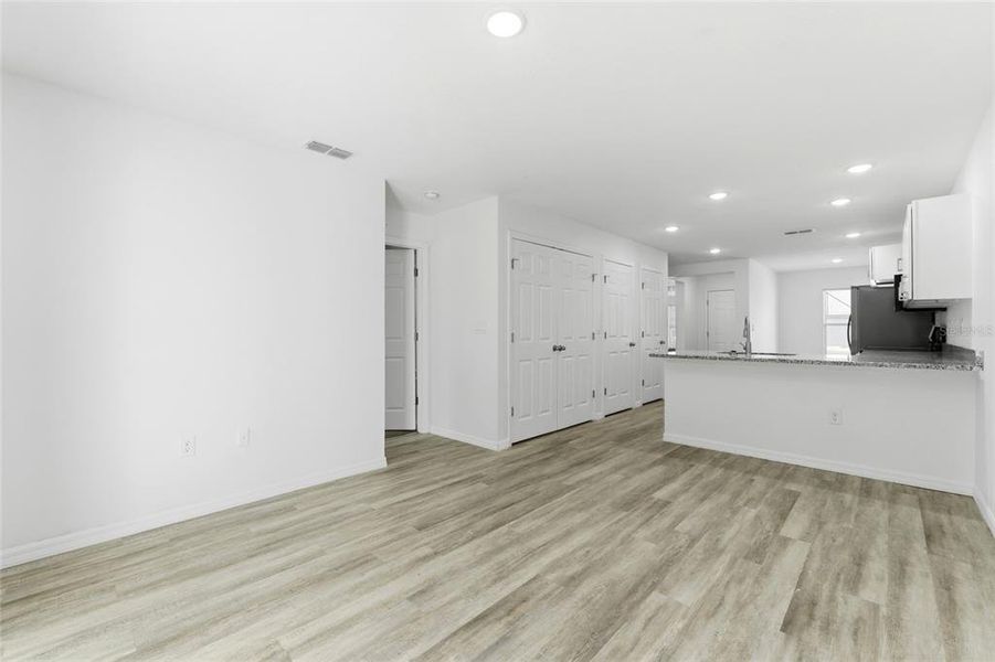 Spacious, unfurnished interior of a new home in , Winter Haven (Image 11).
