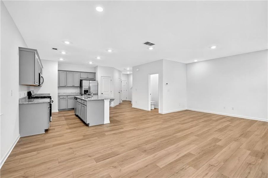Spacious, unfurnished interior of a new home in Timber Ridge, Douglasville (Image 21). Spacious, unfurnished interior of a new home in Timber Ridge, Douglasville (Image 21).