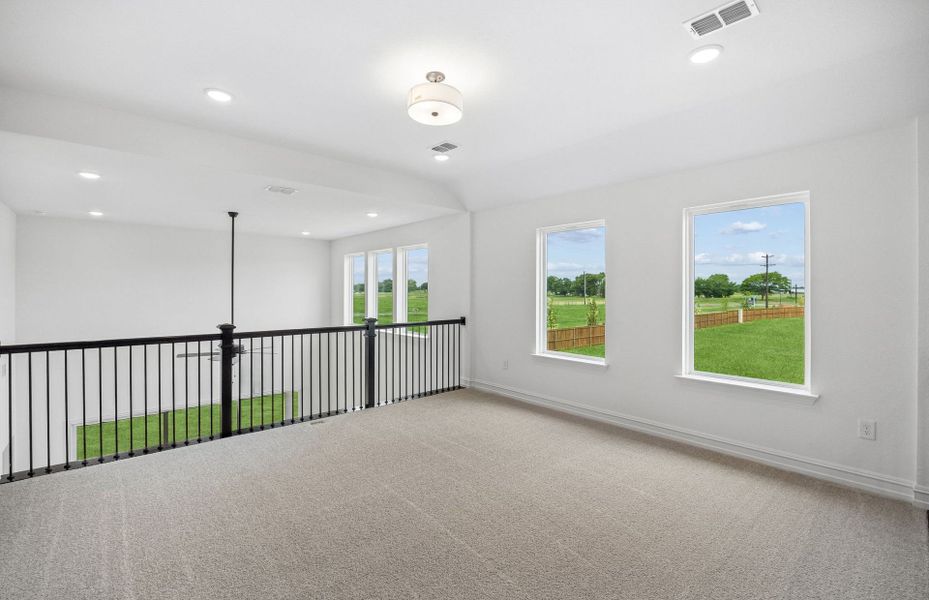 Representative unfurnished interior of a home built from the Sanford by Pulte Homes in Ribbonwood, Aubrey (Image 29).