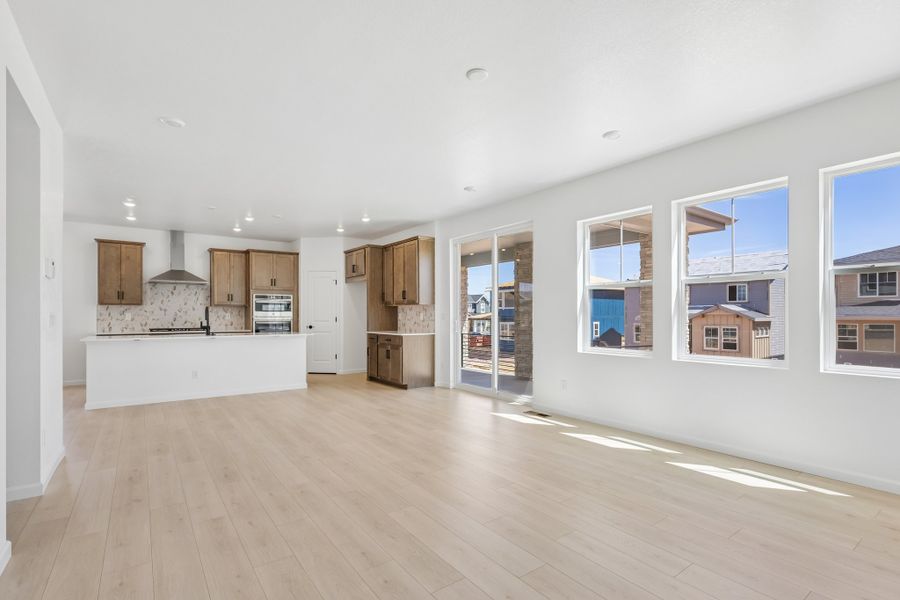 Spacious, unfurnished interior of a new home in Sterling Ranch Ascent Village, Littleton (Image 10).
