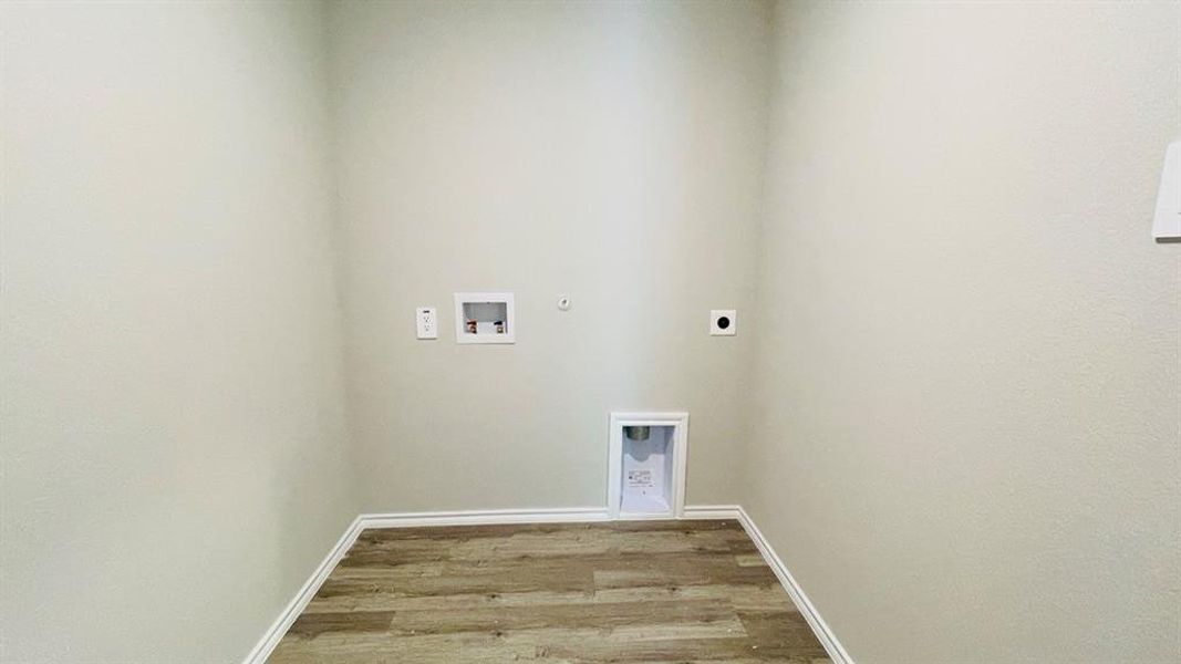 Spacious, unfurnished interior of a new home in Sunnycreek, Fort Worth (Image 11).