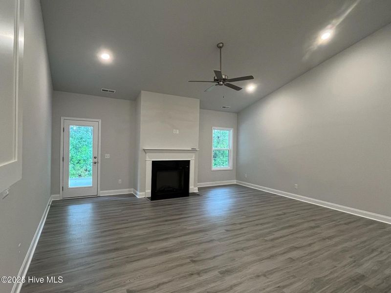 Spacious, unfurnished interior of a new home in Palmetto Creek, Bolivia (Image 15). Spacious, unfurnished interior of a new home in Palmetto Creek, Bolivia (Image 15).