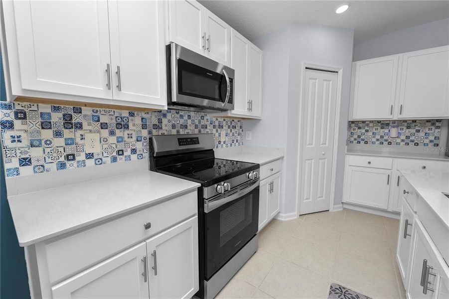 Furnished interior view inside a new home in Hunt Club Groves, Lake Wales (Image 19).