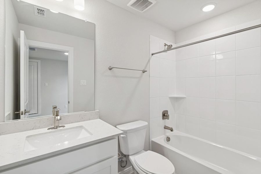 Furnished interior view inside a new home in Beacon Point at Lago Mar 50’ Homesites, Texas City (Image 12).