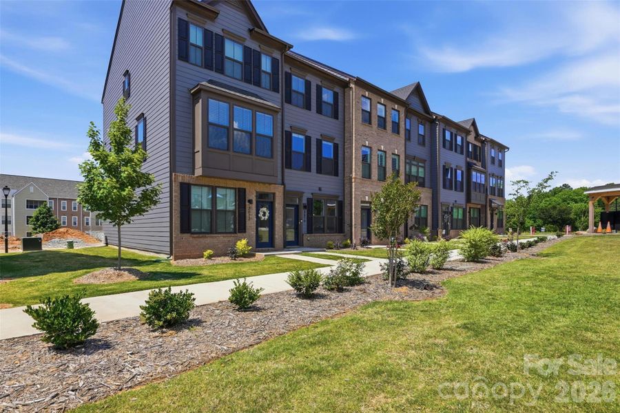 Condo located in Charlotte, NC showcasing its design and architecture (Image 5). Condo located in Charlotte, NC showcasing its design and architecture (Image 5).