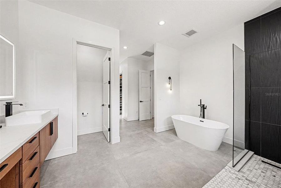 Furnished interior view inside a new home in , Lutz (Image 35).