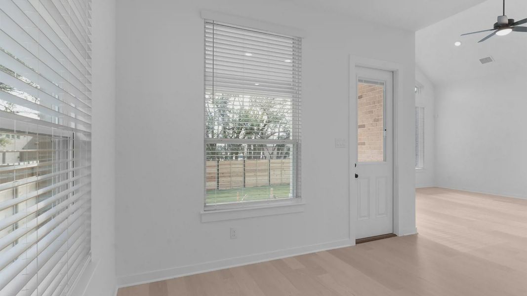 Spacious, unfurnished interior of a new home in Highland Village, Georgetown (Image 12).