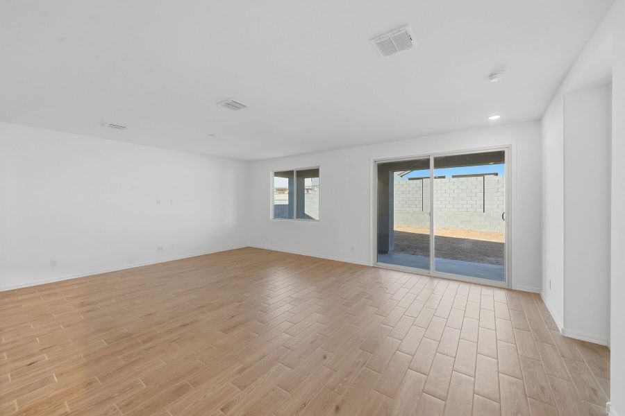 Spacious, unfurnished interior of a new home in Tierra Vistoso, Surprise (Image 7).