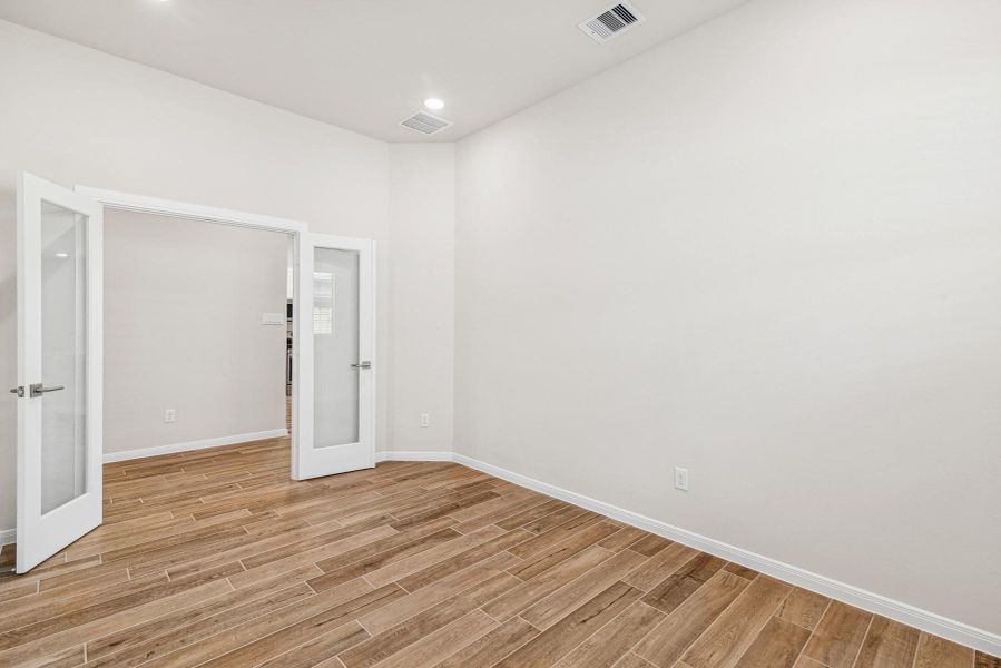 Spacious, unfurnished interior of a new home in Jordan Ranch 45' Homesites, Fulshear (Image 16). Spacious, unfurnished interior of a new home in Jordan Ranch 45' Homesites, Fulshear (Image 16).